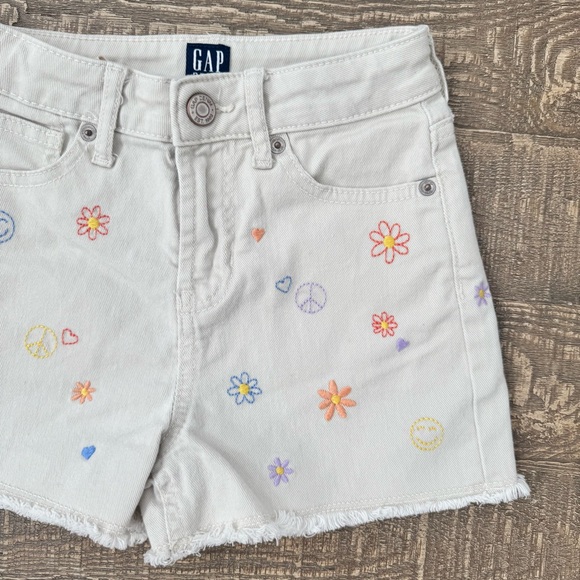 Gap Cream Denim Embroidered Relaxed Shorts Size 7 - Picture 3 of 7